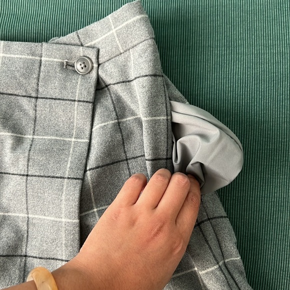 NWOT Uniqlo gray skort with pockets - Picture 5 of 6